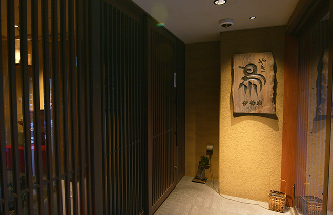 1F入口・カウンター席